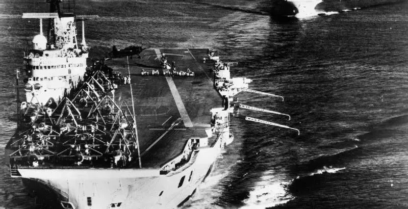 Trzy z pięciu brytyjskich lotniskowców zaangażowanych w operację sueską: HMS Eagle, HMS Bulwark i HMS Albion.