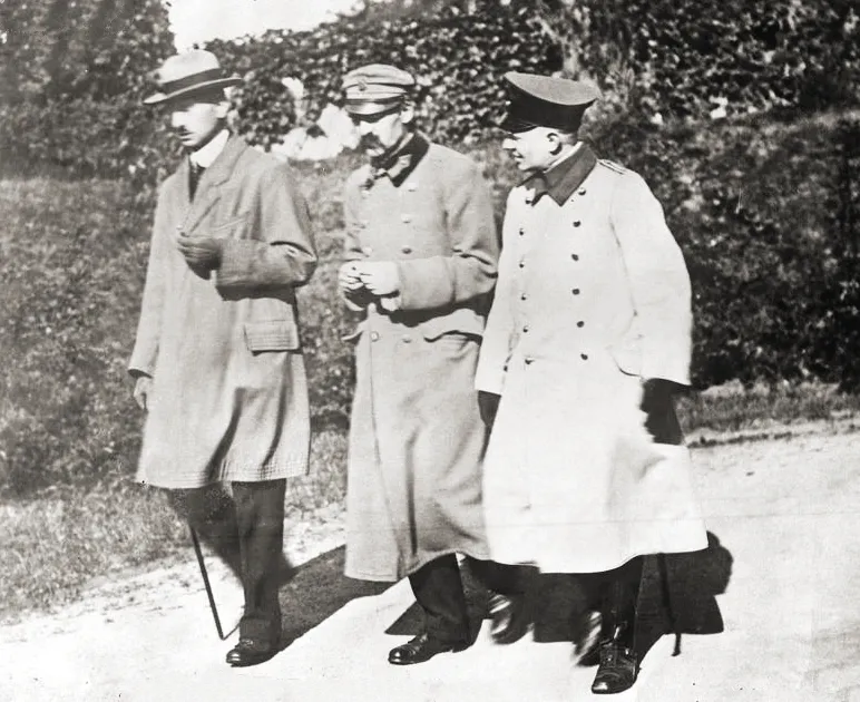 Józef Piłsudski wraz z Kazimierzem Sosnkowskim podczas internowania w twierdzy magdeburskiej w 1918 roku