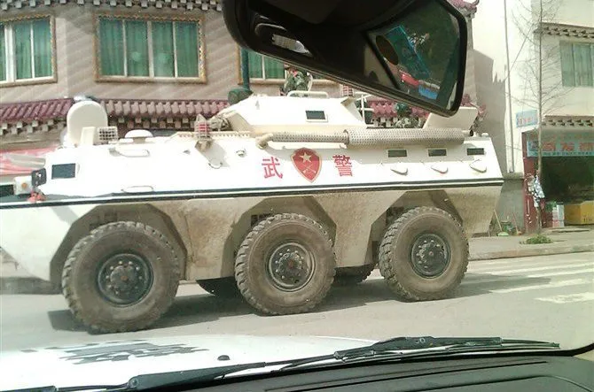 2011 China's Armored Vehicle for Crackdown in Tawu, Tibet 中國在西藏 - 圖博康區道孚鎮壓西藏人民的裝甲運兵車