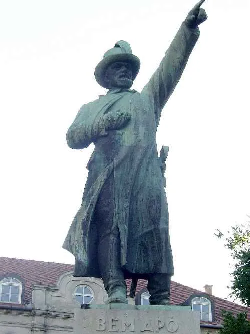 Budapeszt-pomnikJozefaBema2